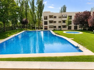 Location Appartement à Calle siete picos 17. Vivienda de 3 dormitorios con terraza, garaje incluido y vistas