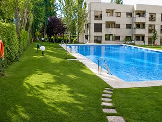 Location Attique  Calle collado ventoso 3. Directo propiedad: ático de 2 dormitorios con terraza, piscina y
