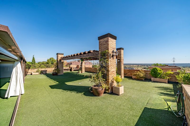 Foto 1a4b767f-9ba5-4109-84e0-35357bc02539. Rent penthouse with heating parking pool in Pinar de las Rozas Rozas de Madrid (Las)