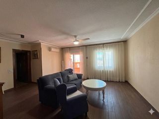 Lloguer Pis a Suroeste - Zona Hospital. Alquiler vivienda muy luminoso piso de 4 hab. y 2 baños con terr