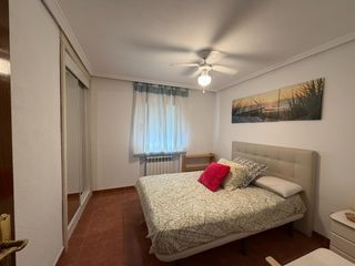 Miete Etagenwohnung  Plaza jimenez diaz. Piso amueblado de 3 hab. junto al metro juan de la cierva y la u