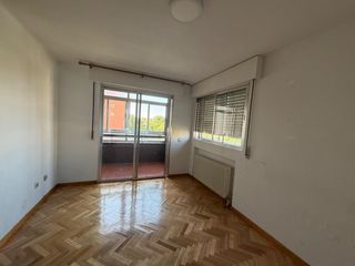 Affitto Appartamento in Palomeras Sureste. Urbamar alquila magnífica vivienda exterior de 3 dormitorios con