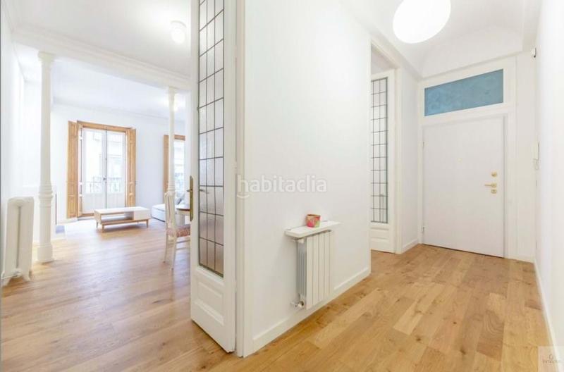 Foto 30e61de4-e1da-4955-b904-618cff5cb340. Alquiler piso magnifico piso reformado con gusto en el corazón de chueca, sin amueblar. piso con una distribución cómoda, buenas calidades, con en Madrid