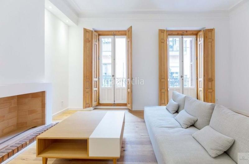 Foto 36f41c5e-c6bf-4e39-9fa7-d2de94b10998. Alquiler piso magnifico piso reformado con gusto en el corazón de chueca, sin amueblar. piso con una distribución cómoda, buenas calidades, con en Madrid