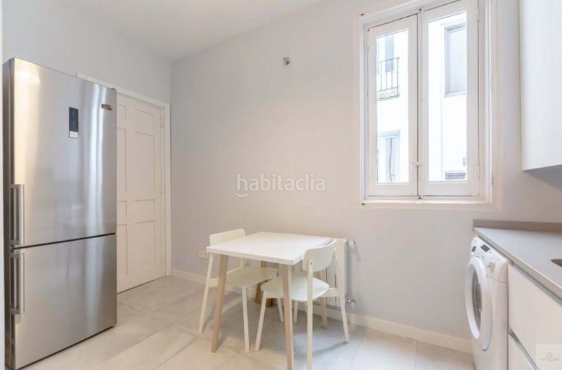 Foto 56b09899-66b2-49d1-bfd6-b60b130e10e7. Alquiler piso magnifico piso reformado con gusto en el corazón de chueca, sin amueblar. piso con una distribución cómoda, buenas calidades, con en Madrid