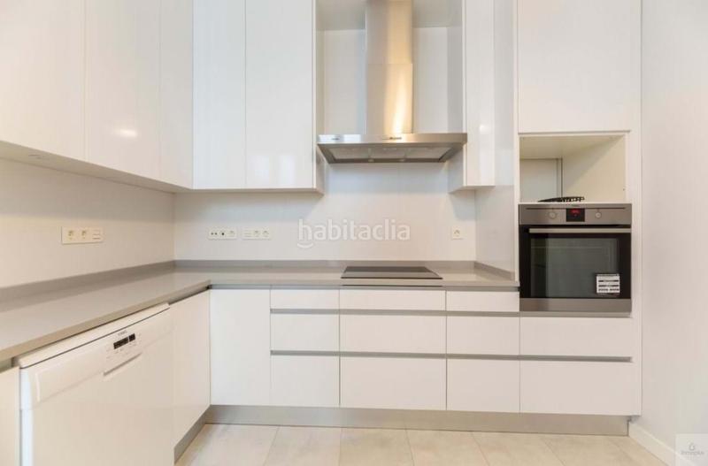 Foto 695ff869-a32f-480e-bf0c-5d7a494c95b7. Alquiler piso magnifico piso reformado con gusto en el corazón de chueca, sin amueblar. piso con una distribución cómoda, buenas calidades, con en Madrid
