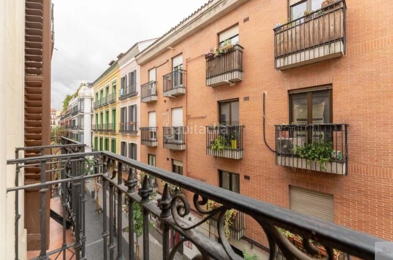 Foto a103e73c-d4cc-4cb8-9158-c40eaa679a07. Alquiler piso magnifico piso reformado con gusto en el corazón de chueca, sin amueblar. piso con una distribución cómoda, buenas calidades, con en Madrid