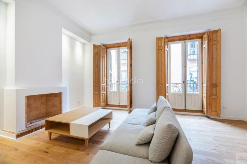 Foto a882efe7-8f55-45b5-8499-7936b9add2a6. Alquiler piso magnifico piso reformado con gusto en el corazón de chueca, sin amueblar. piso con una distribución cómoda, buenas calidades, con en Madrid