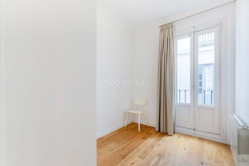Foto c76f6b45-649c-4921-bf9d-4eae64bde927. Alquiler piso magnifico piso reformado con gusto en el corazón de chueca, sin amueblar. piso con una distribución cómoda, buenas calidades, con en Madrid