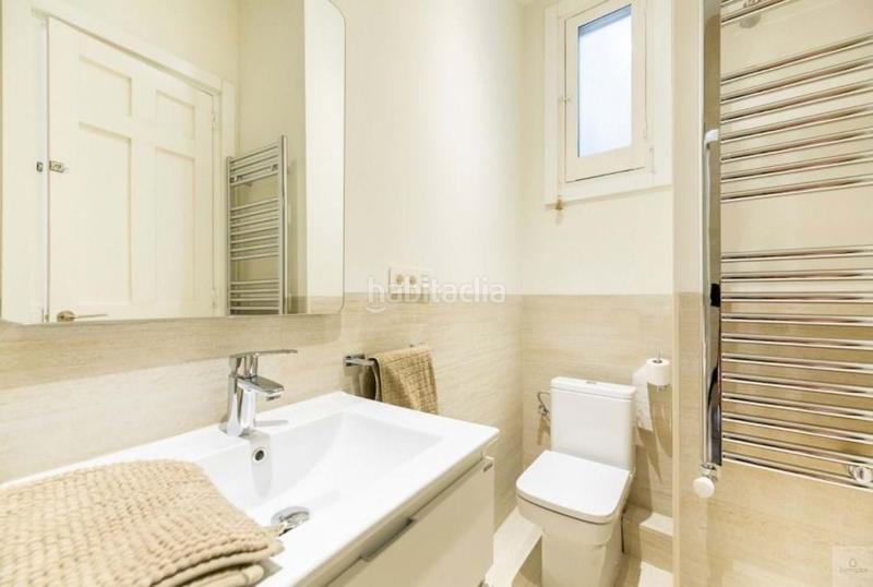 Foto db45172d-6421-49dc-af5a-3d841b09196d. Alquiler piso magnifico piso reformado con gusto en el corazón de chueca, sin amueblar. piso con una distribución cómoda, buenas calidades, con en Madrid