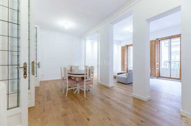 Foto dd9bba86-ddf1-4e04-9d40-55a4204f625a. Alquiler piso magnifico piso reformado con gusto en el corazón de chueca, sin amueblar. piso con una distribución cómoda, buenas calidades, con en Madrid