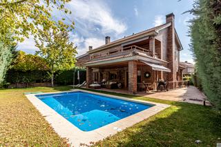 Xalet  Calle abedul. Exclusivo chalet independiente levitt modelo cádiz, con 422 m co
