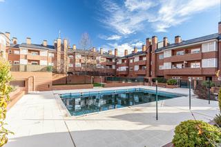 Miete Etagenwohnung  Calle verónica. Estupenda vivienda de 2 dormitorios y 2 baños, con amplio salón