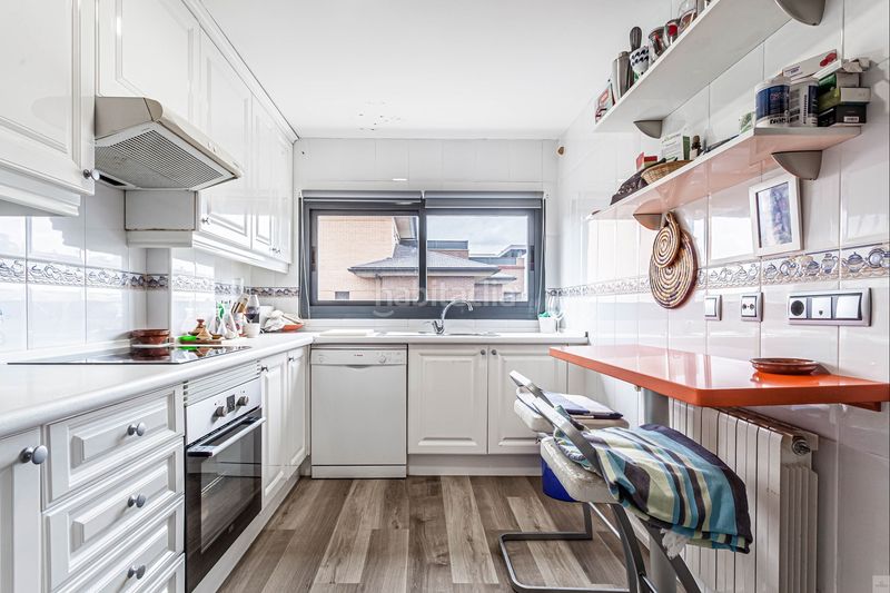 Foto cba6204b-5503-4b5f-856c-eb9574eb6209. Pis amb calefacció aparcament piscina a Golf-El Carralero Majadahonda