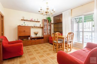 Flat  Calle almazán. Se vende estupendo piso de 76 m construidos, con tres dormitorio