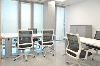 Rent Office space in Plaza de europa 3. Alquiler de despachos profesionales con todo incluido.
