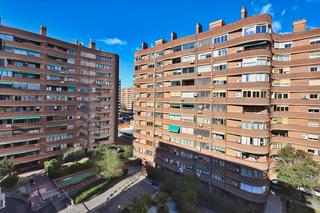 Appartement  Calle de bolivia. Piso de 3 dormitorios en calle bolivia en madrid