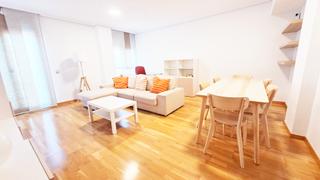 Flat  Calle concha núñez. Magnífico piso con piscina, garaje y trastero