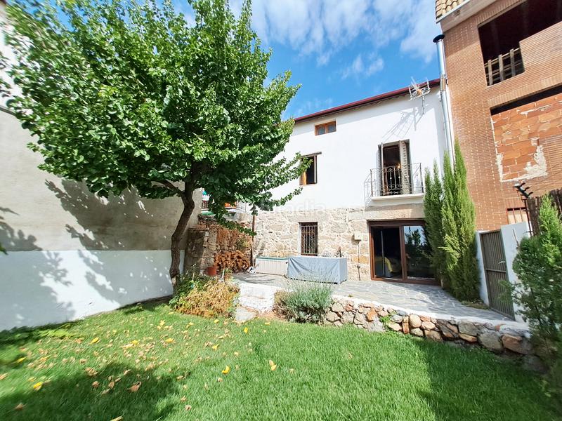 Foto 4e7a582d-961e-429a-b4dd-e02ee38fc840. Casa adosada casa de pueblo en hoyo de pinares. reformada completamente. en Hoyo de Pinares (El)