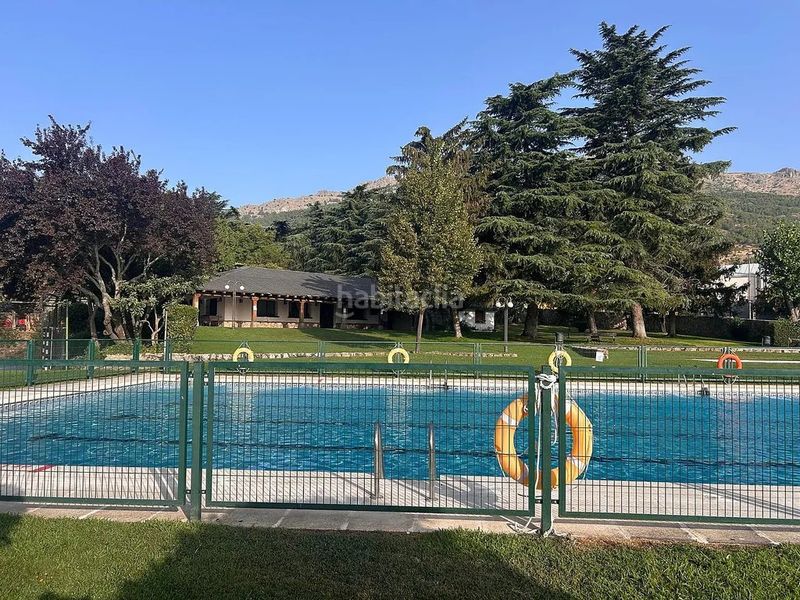 Foto b8b710d9-a700-4fb8-bc36-c85f50dcce1d. Casa adossada amb xemeneia calefacció aparcament piscina a Escorial (El)