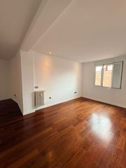 Rent Flat  Calle de puenteareas. "casas y más alquila magnífica vivienda en barrio prosperidad"