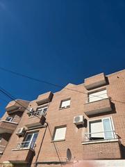 Pis  Avenida doctor fleming. Se vende piso de 137 m2 con patio, terrazas y 3 plazas de garaje
