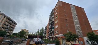 Pis  Calle de ocaña. Se vende piso de 4 habitaciones, 2 cuartos de baño y plaza de ga