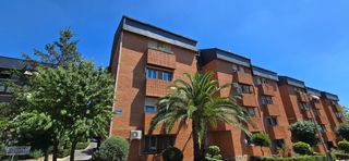 Pis  Calle navahermosa. Piso 3 habitaciones, 2 baños, plaza de garaje, estudio en buhard