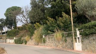 Terrain résidentiel à Riells i Viabrea. Parcela vallada con muro de piedra en riells i viabrea. se escuc