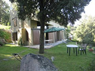 Chalet à Arbúcies. Casa rustica y tres parcelas en venta con vistas al castillo de