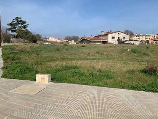 Terreny residencial a Breda. Oportunidad parcela esquinera totalmente llana en venta en breda