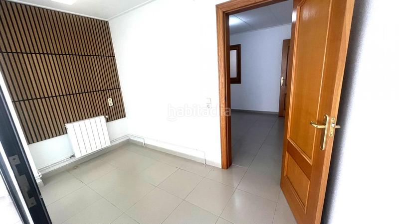 Foto a580a9e6-8a24-495e-b4c5-c09b0264ec21. Alquiler oficina en barcelona 55 oficina despacho, todos los gastos incluidos en el precio de alquiler en Breda