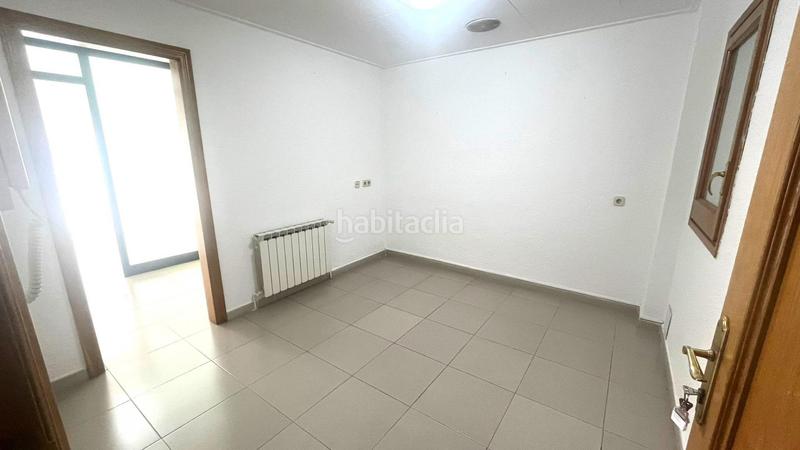 Foto b7a717ba-da49-4c4e-b4d1-5a8f8240a1fd. Alquiler oficina en barcelona 55 oficina despacho, todos los gastos incluidos en el precio de alquiler en Breda