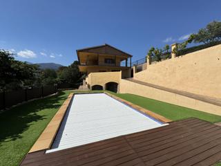 Chalet à Riells i Viabrea. Espectacular chalet con piscina privada y con gran terreno en ri