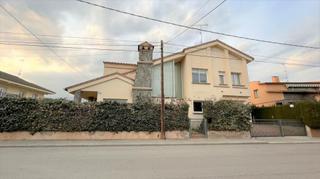 Lloguer Xalet a Breda. Casa  semi amueblada con jardin y barbacoa en breda de alquiler