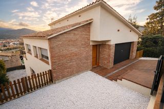 Chalet in Junior park 311. Casa de obra nueva con jardín y fantásticas vistas el montnegre,
