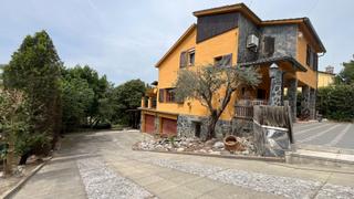 Xalet a Riells i Viabrea. Espectacular casa con gran garaje por tres coches y fantsticas