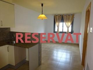 Pis a De santa victòria 3. Piso de planta baja de 49 m2 construidos, situado en una excelen