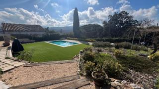 Chalet in De la selva 133. Espectacular casa a una sola planta con piscina y jardín y fantà