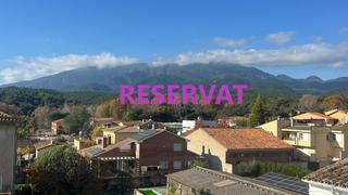 Appartement à Sant iscle 24. Piso de 110 m2 con plaza de aparcamiento en el centro del pueblo