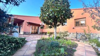 Xalet a Resid riells ii 16. Casa en venta con jardín y garaje con capacidad para 2 coches, s