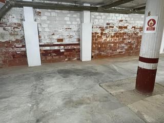 Posto auto in Breda. Plaza de parking en venta en el centro de breda