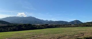 Terreny residencial a Llobregosa 1. Descubre el lugar perfecto para construir la casa de tus sueños