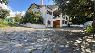Chalet in De les sureres 11. Espectacular casa con vistas al montseny, en venta en riells i v