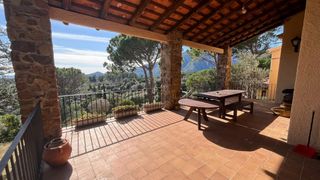 Chalet in Arbúcies. Oportunidad casa con dos parcelas, en venta con fantásticas vist