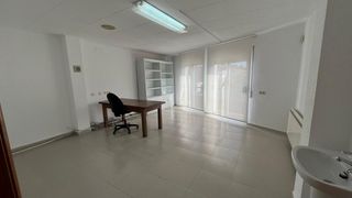 Rent Office space in Barcelona 55. Oficina despacho o trastero en la calle principal del pueblo de