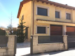 Xalet a Del til·ler 10. Oportunidad única casa con jardín en un entorno tranquilo y priv