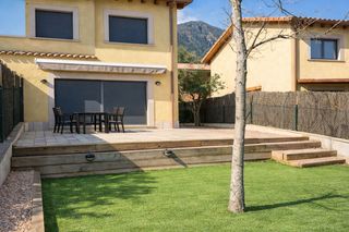 Chalet in Del til·ler 10. Oportunidad única casa con jardín en un entorno tranquilo y priv