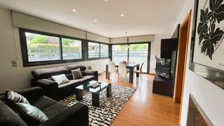 Location Chalet à Carles bastús 7. Fantástica casa amueblada con jardín en alquiler en breda, con e