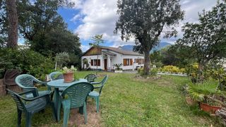 Chalet in Miquel mateu 16. Espectacular casa con vistas al montseny, en venta en riells i v